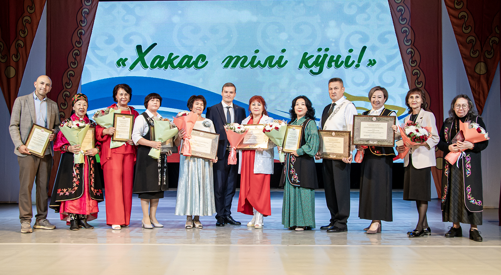 Iҷе сӱдiнең пирiлген тӧреен тiлге хыныс наа чидiглерге ағылзын!