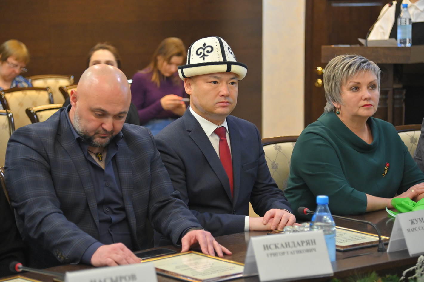 Чиңiсті чағыннадарға полысчалар